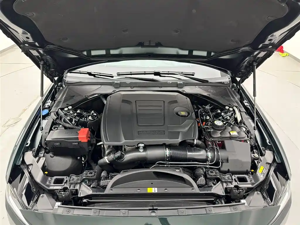 Jaguar XEL 2024 — фото 26