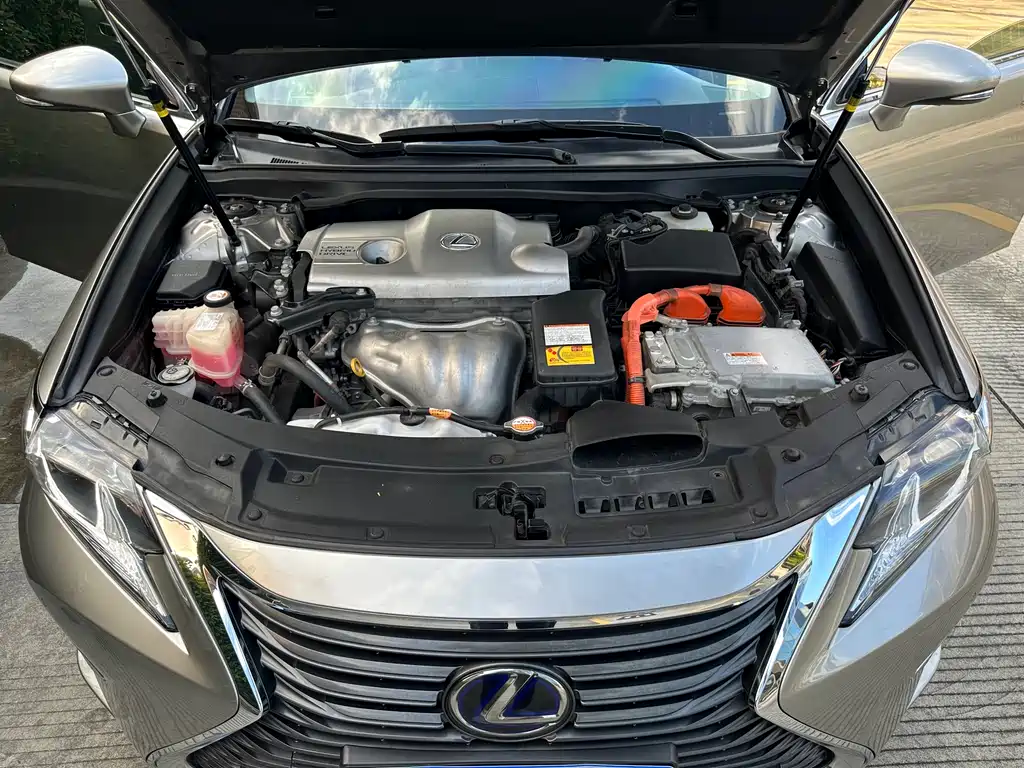 Lexus ES 2018 — фото 12
