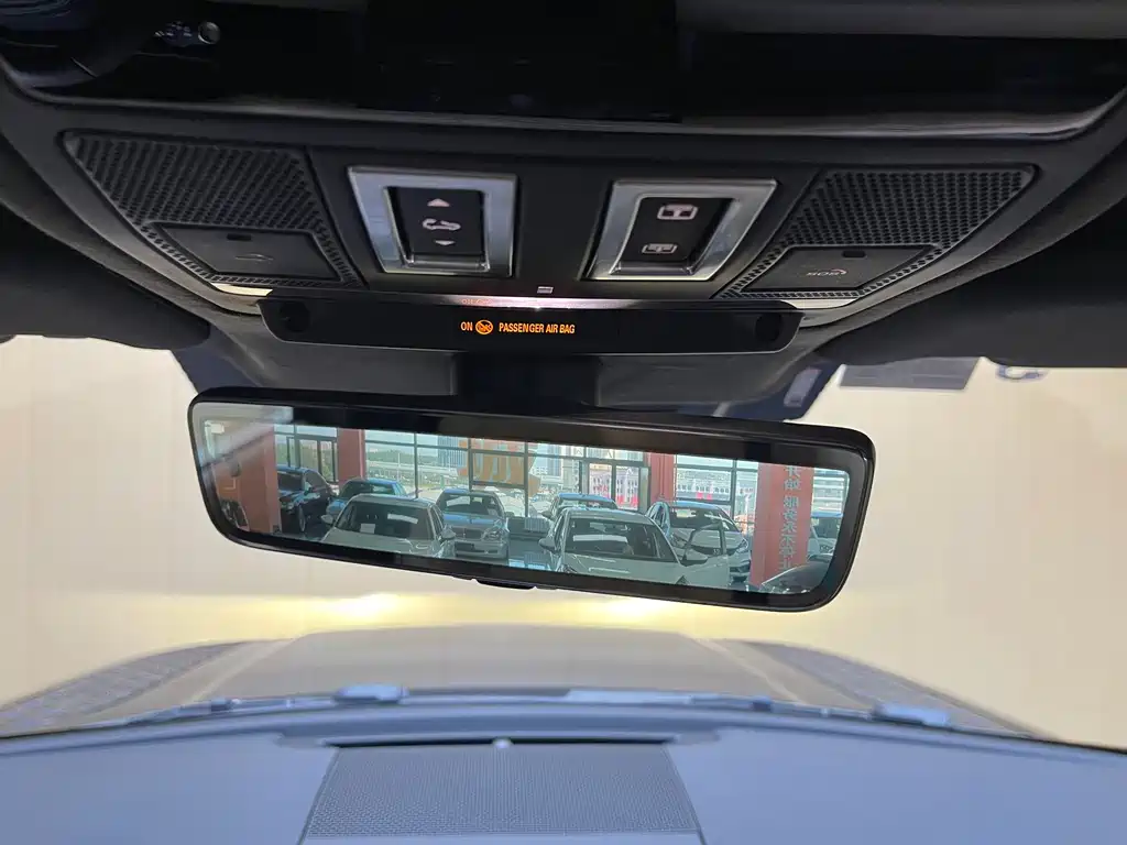Land Rover Defender 2025 — фото 17