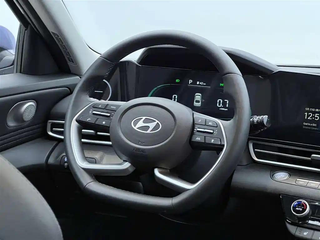 Hyundai Elantra 2024 — фото 14