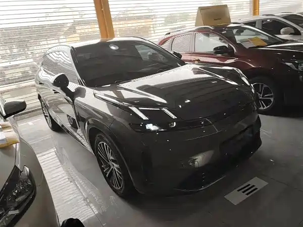 Lynk & Co 08 EM-P 2023