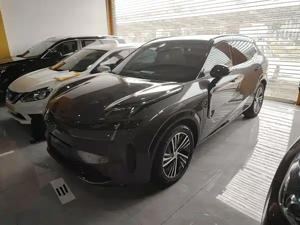 Lynk & Co 08 EM-P 2023