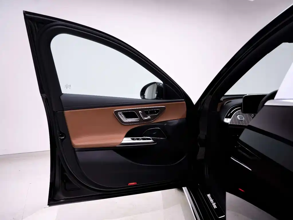 Mercedes-Benz E-Class 2025 — фото 13