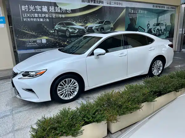 Lexus ES 2016