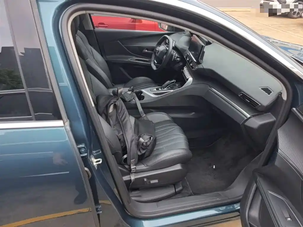 Peugeot 5008 2023 — фото 25