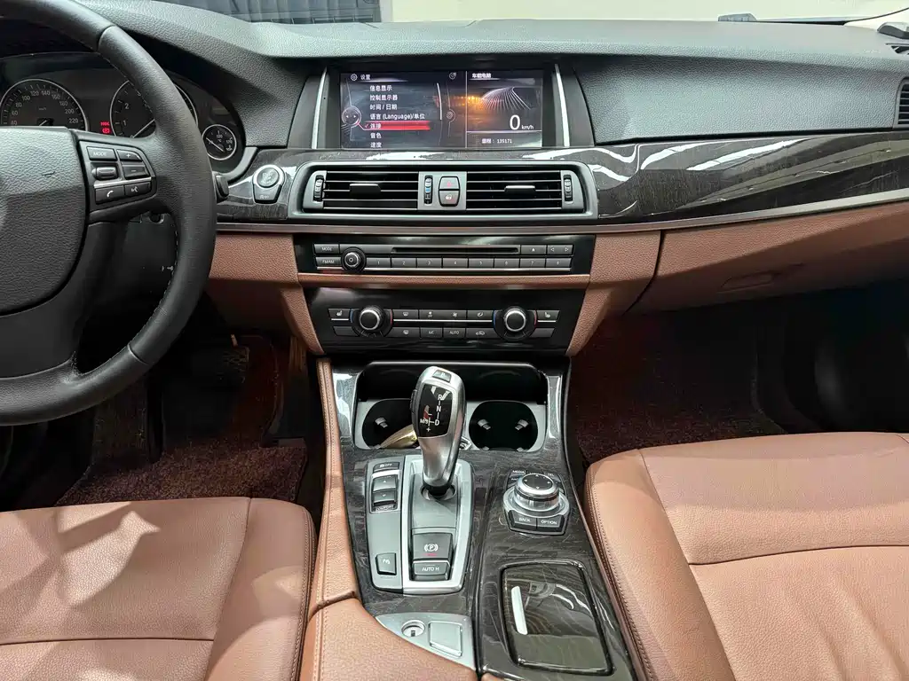 BMW 5 Series 2016 — фото 26