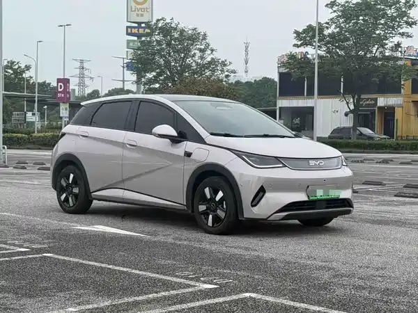 BYD Dolphin 2025