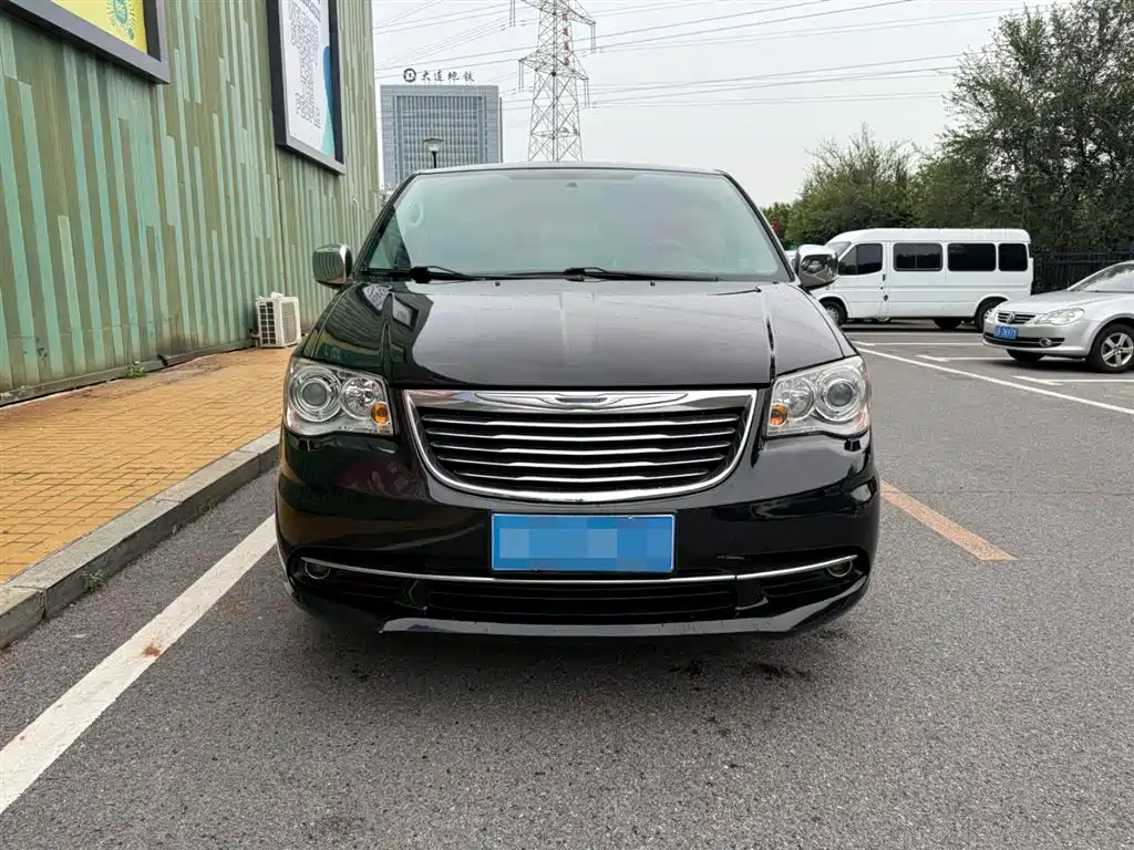 Chrysler Grand Voyager 2015 — фото 2