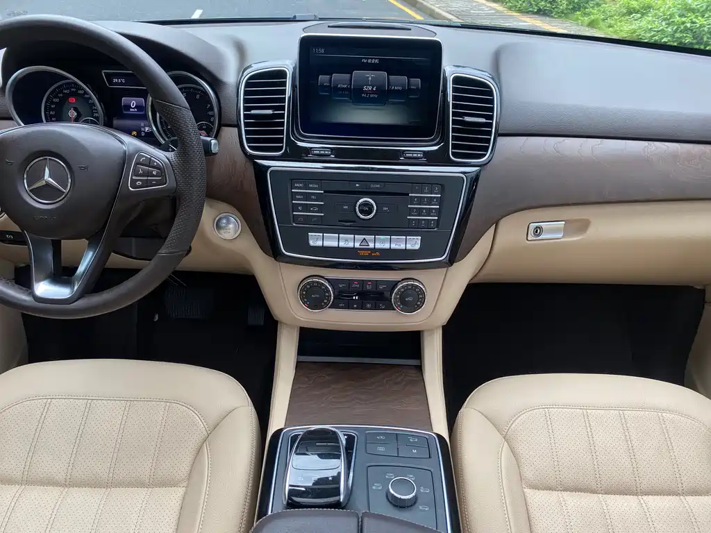 Mercedes-Benz GLE 2016 — фото 11