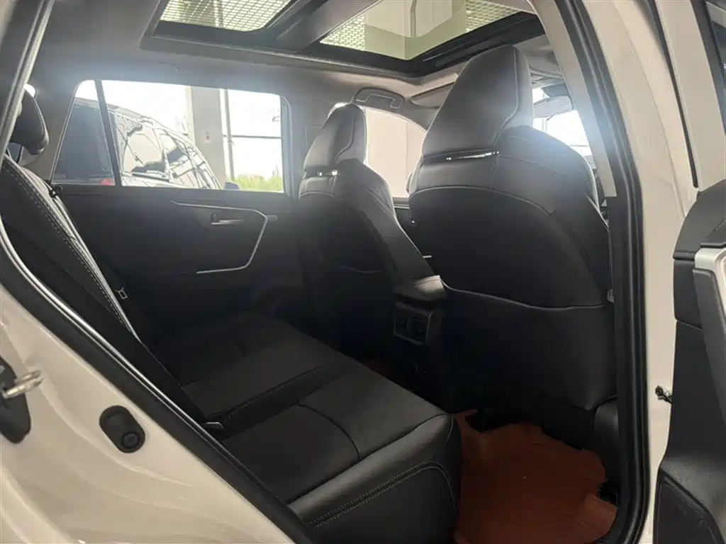 Toyota Wildlander 2023 — фото 13