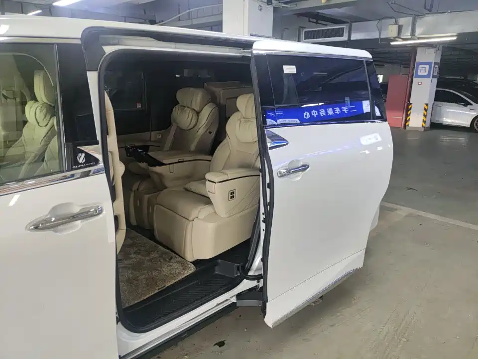 Toyota Alphard 2026 — фото 6