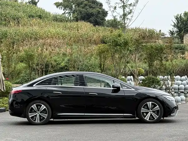 Mercedes-Benz EQE 2025