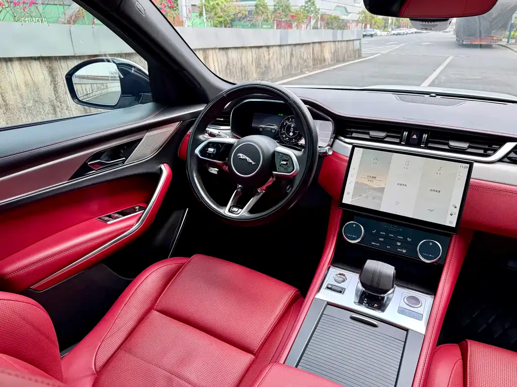 Jaguar F-PACE 2021 — фото 26