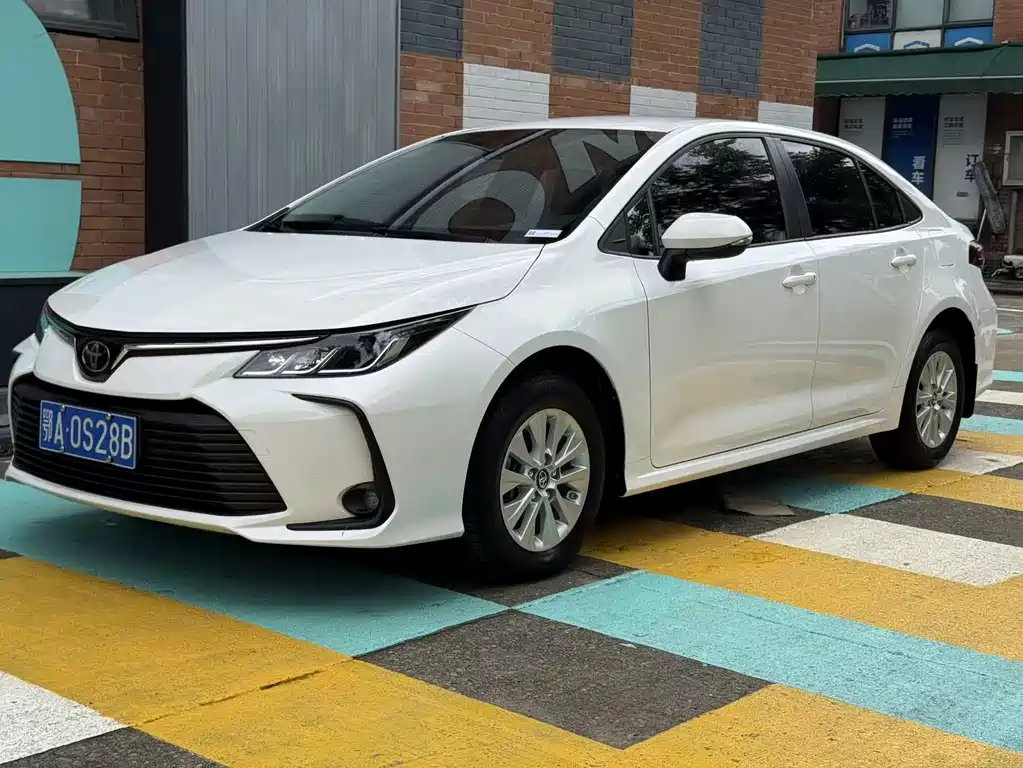 Toyota Corolla 2020 — фото 1