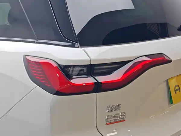 NIO ES8 2021