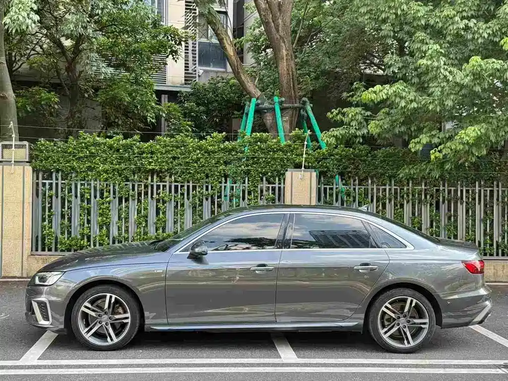 Audi A4L 2021