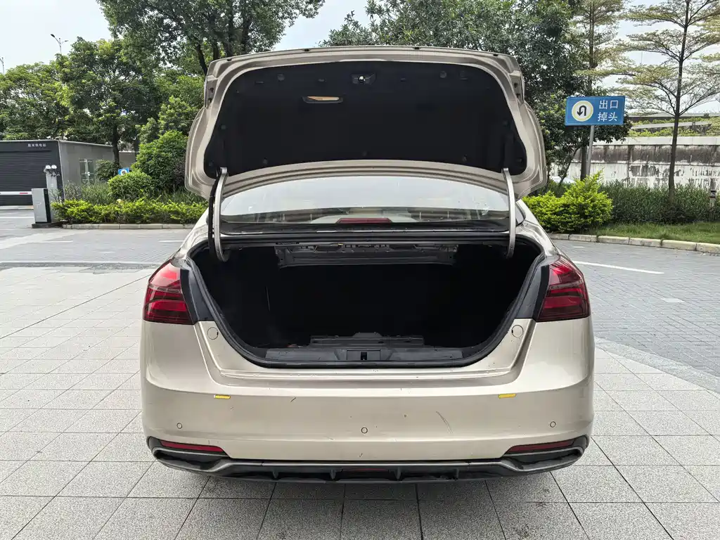 Geely Emgrand 2018 — фото 8