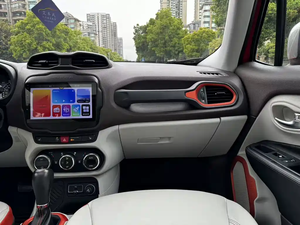 Jeep Renegade 2016 — фото 16