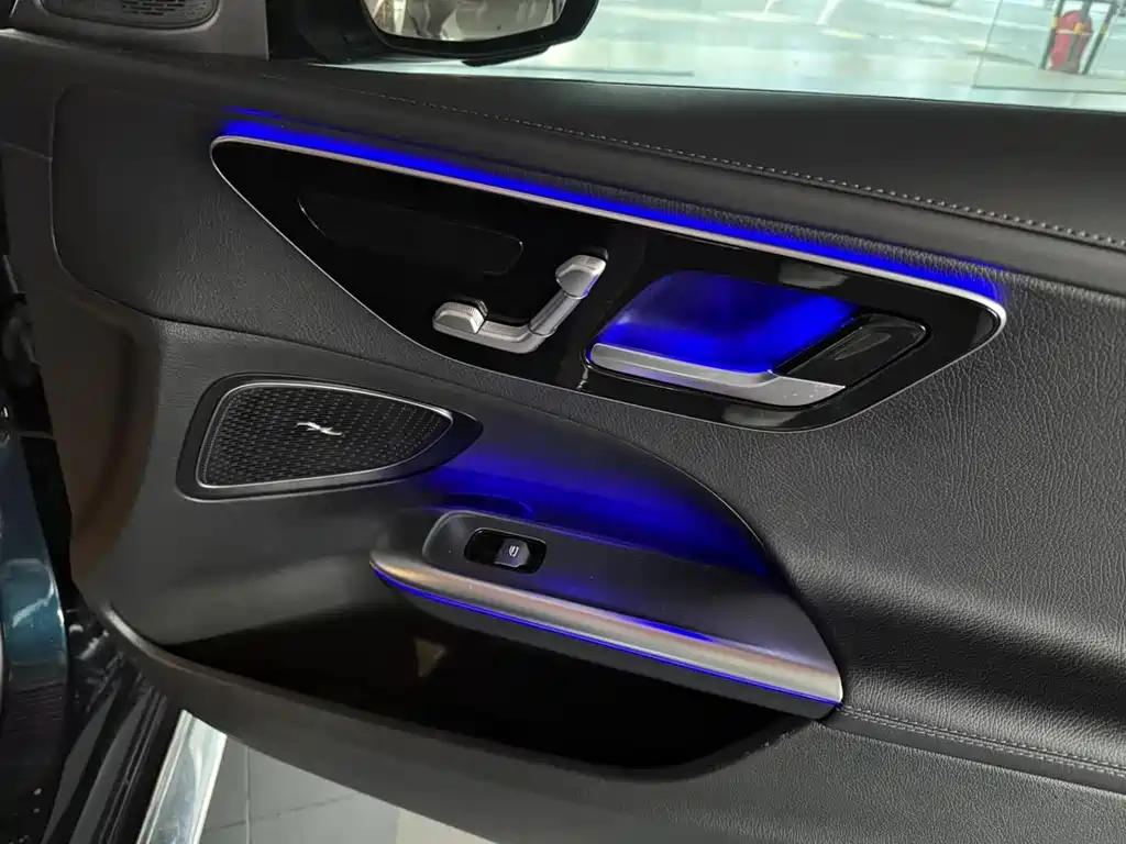 Mercedes-Benz C-Class 2023 — фото 17
