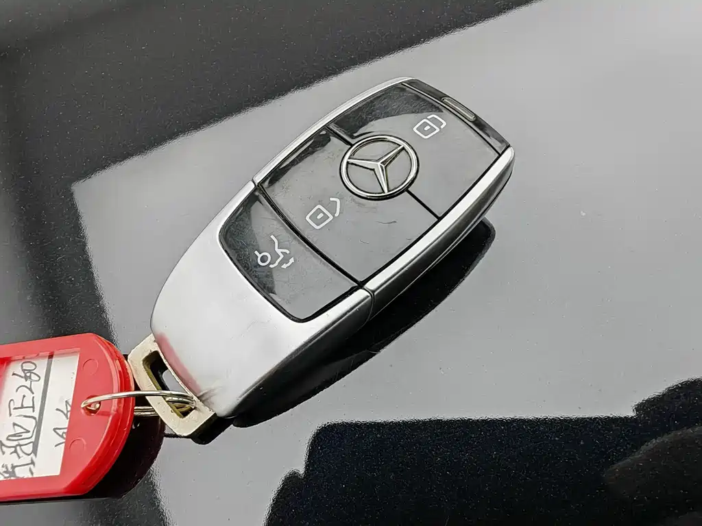 Mercedes-Benz E-Class 2020 — фото 29