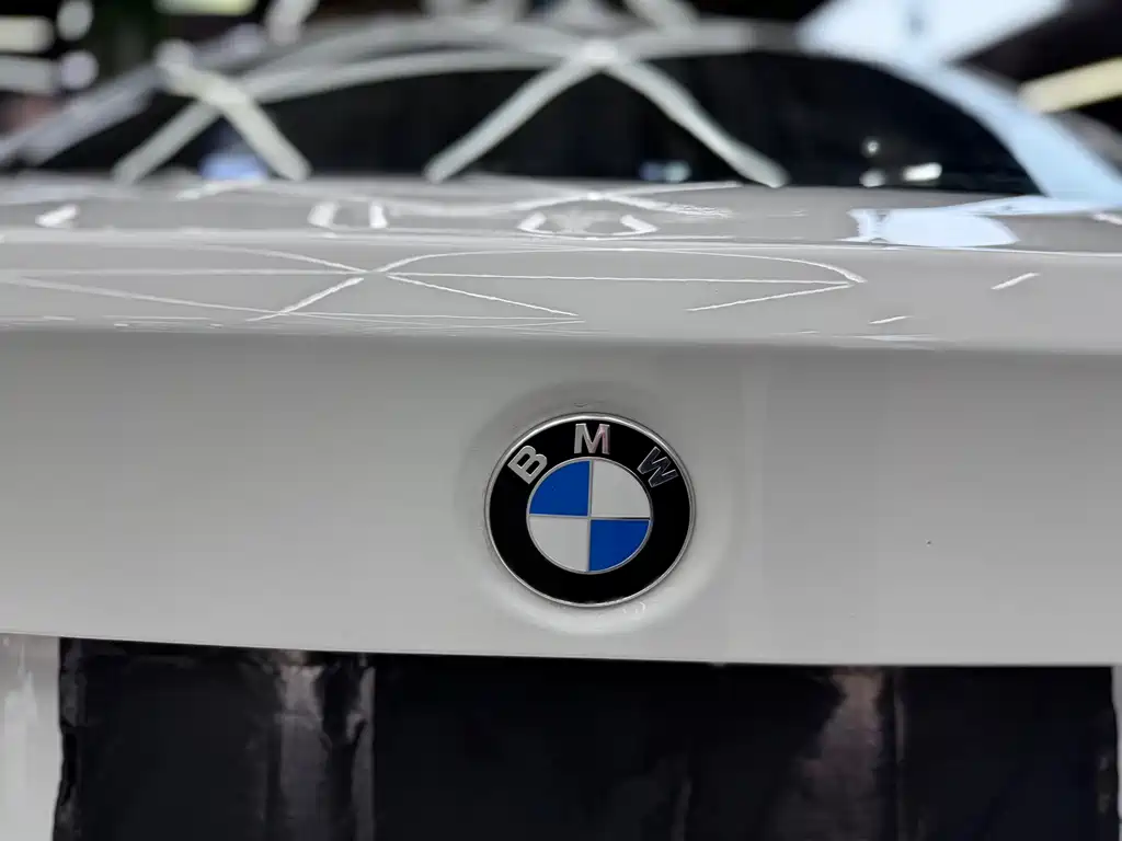 BMW 3 Series 2018 — фото 8