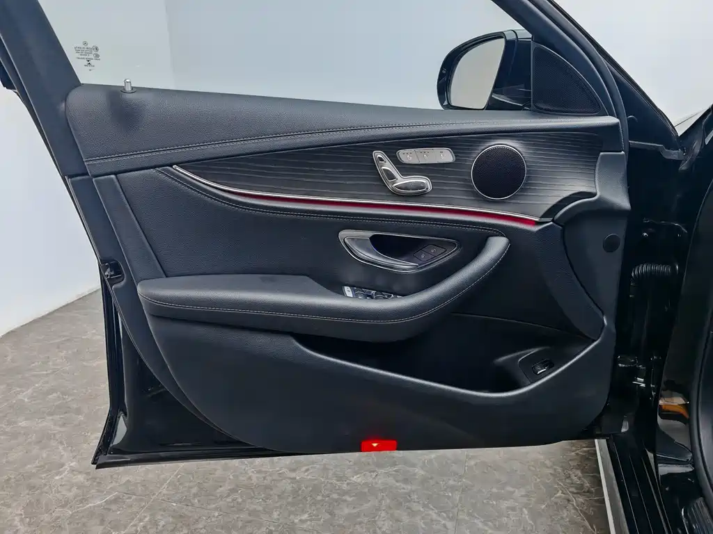 Mercedes-Benz E-Class 2020 — фото 28