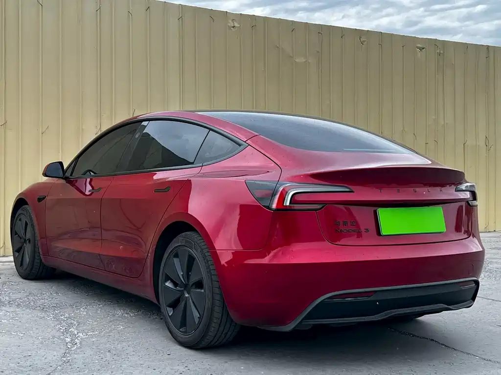 Tesla Model 3 2025 — фото 9
