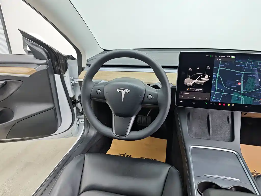 Tesla Model 3 2021 — фото 13