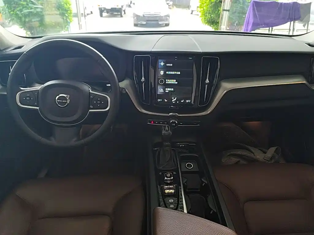 Volvo XC60 2018 — фото 10