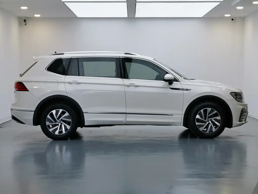 Volkswagen Tiguan L New Energy 2021 — фото 8