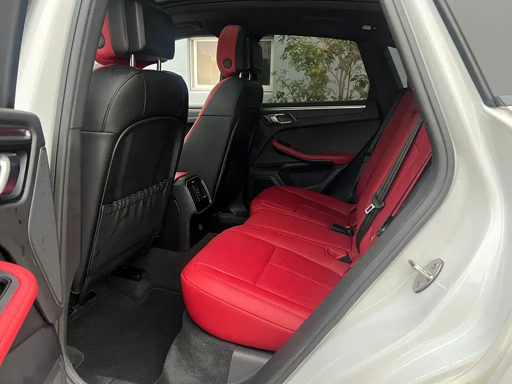 Porsche Macan 2019 — фото 25