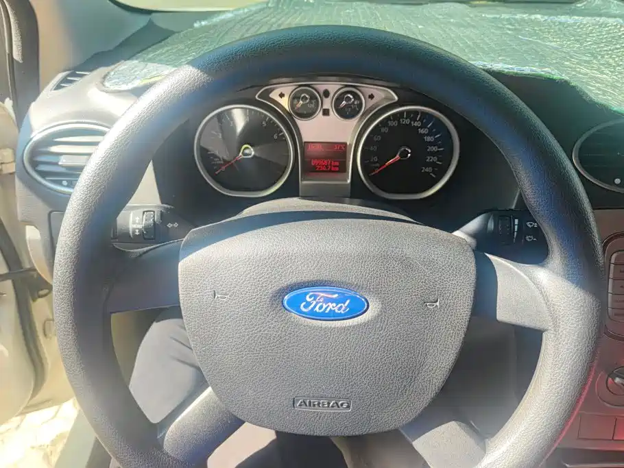 Ford Focus 2013 — фото 14