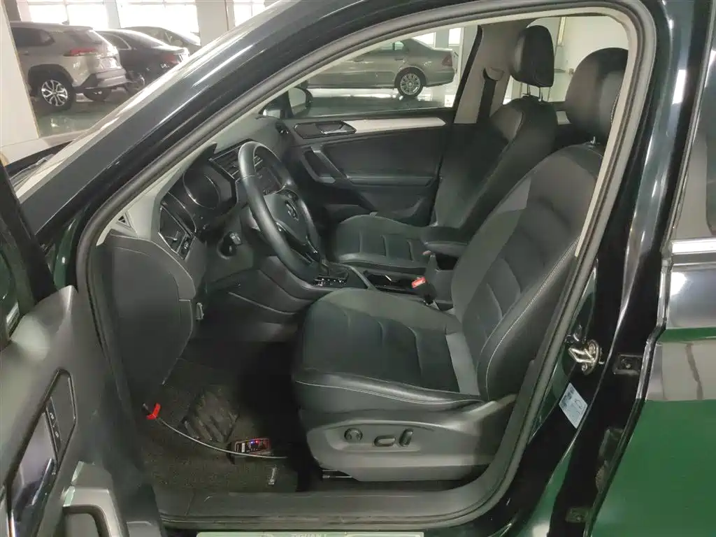 Volkswagen Tiguan L 2018 — фото 11