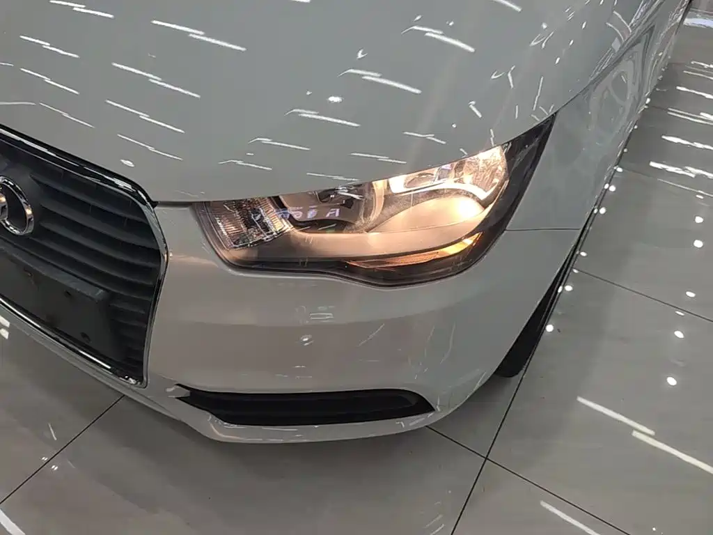 Audi A1 2015 — фото 24