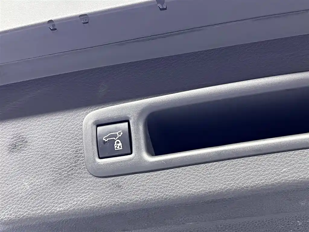 Toyota Granvia 2023 — фото 27