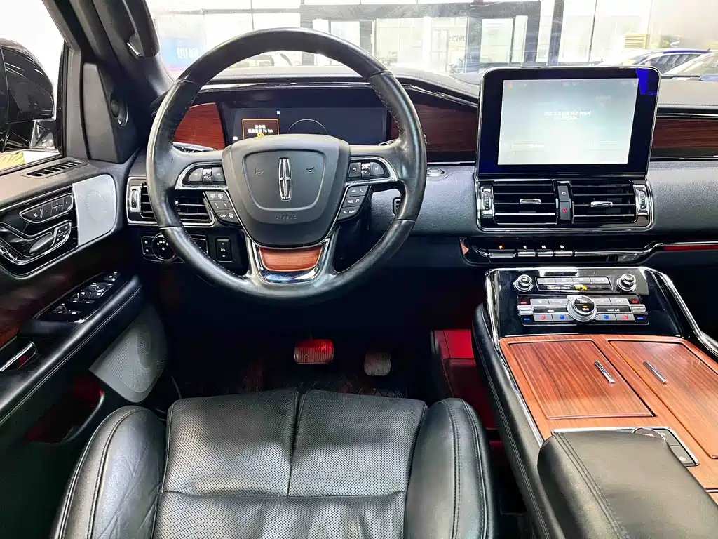 Lincoln Navigator 2018 — фото 10