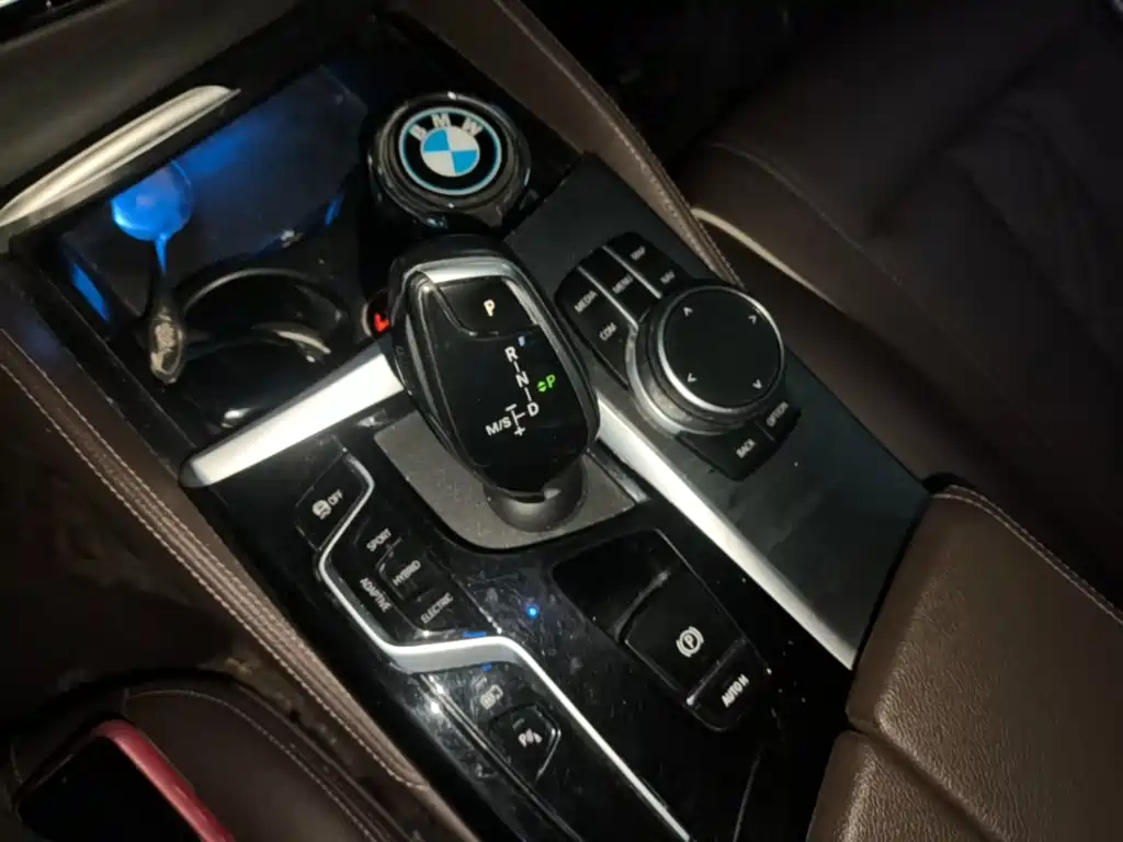 BMW 5 Series New Energy 2021 — фото 14