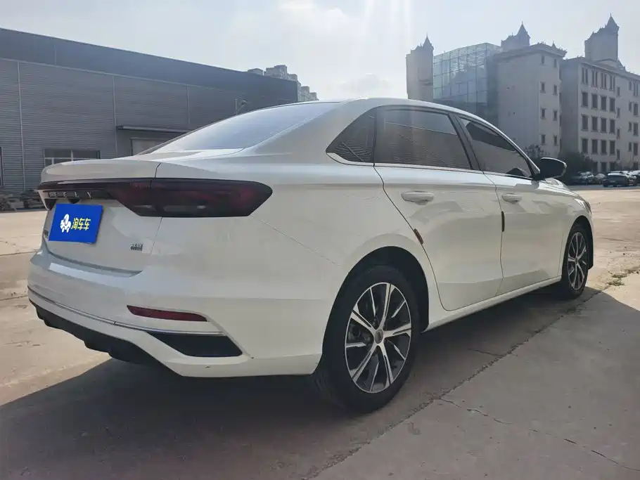 Geely Emgrand 2021