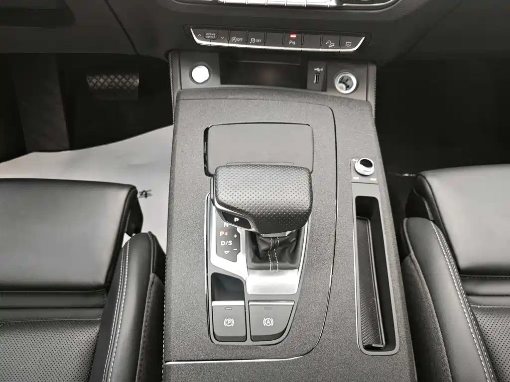 Audi Q5L 2025 — фото 14