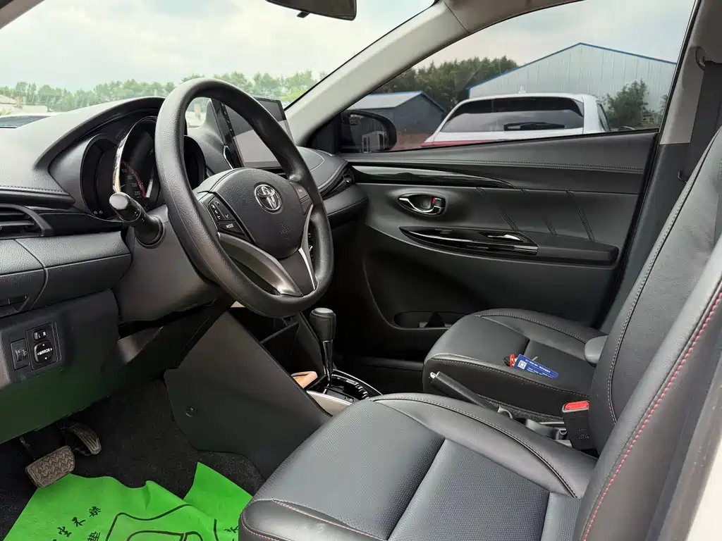 Toyota Yaris L 2022 — фото 6