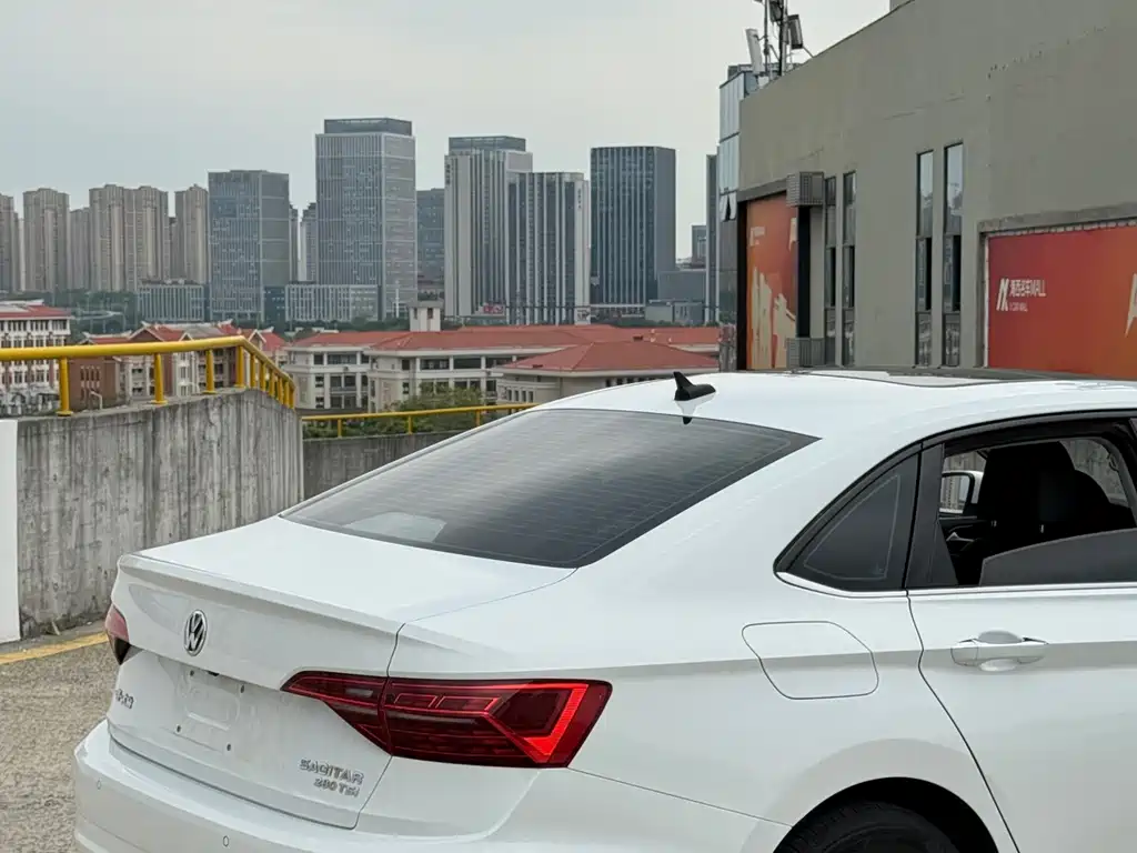 Volkswagen Sagitar 2021