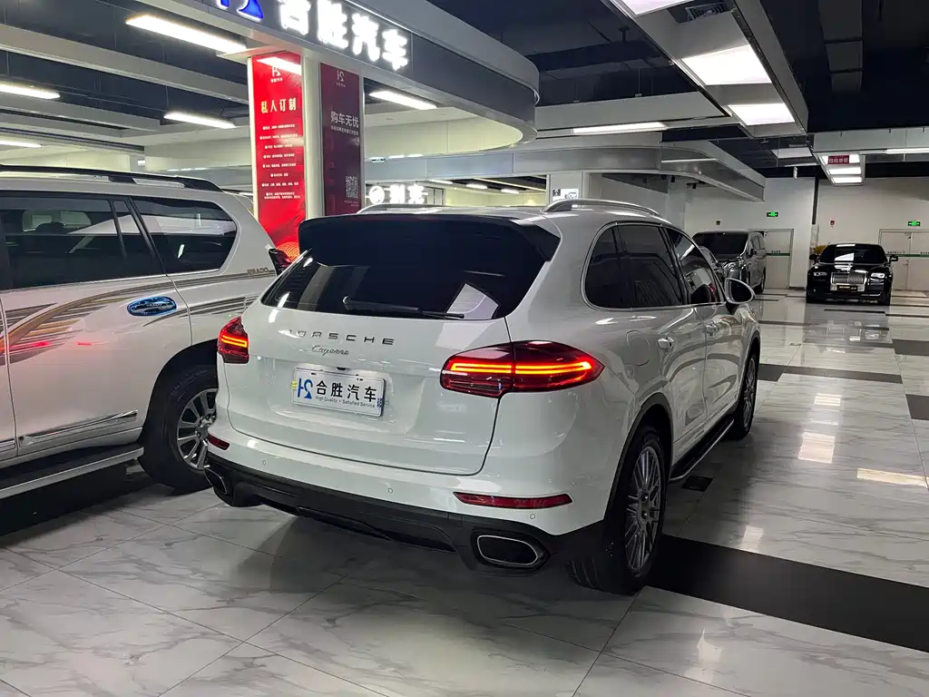 Porsche Cayenne 2017 — фото 8