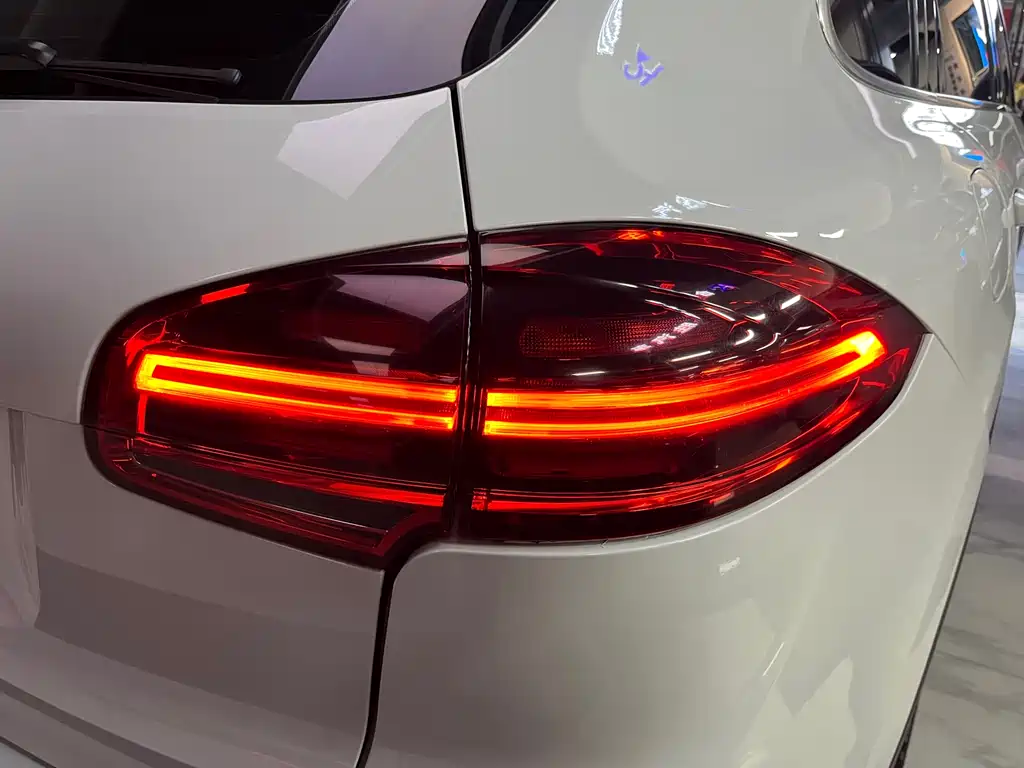 Porsche Cayenne 2017 — фото 12