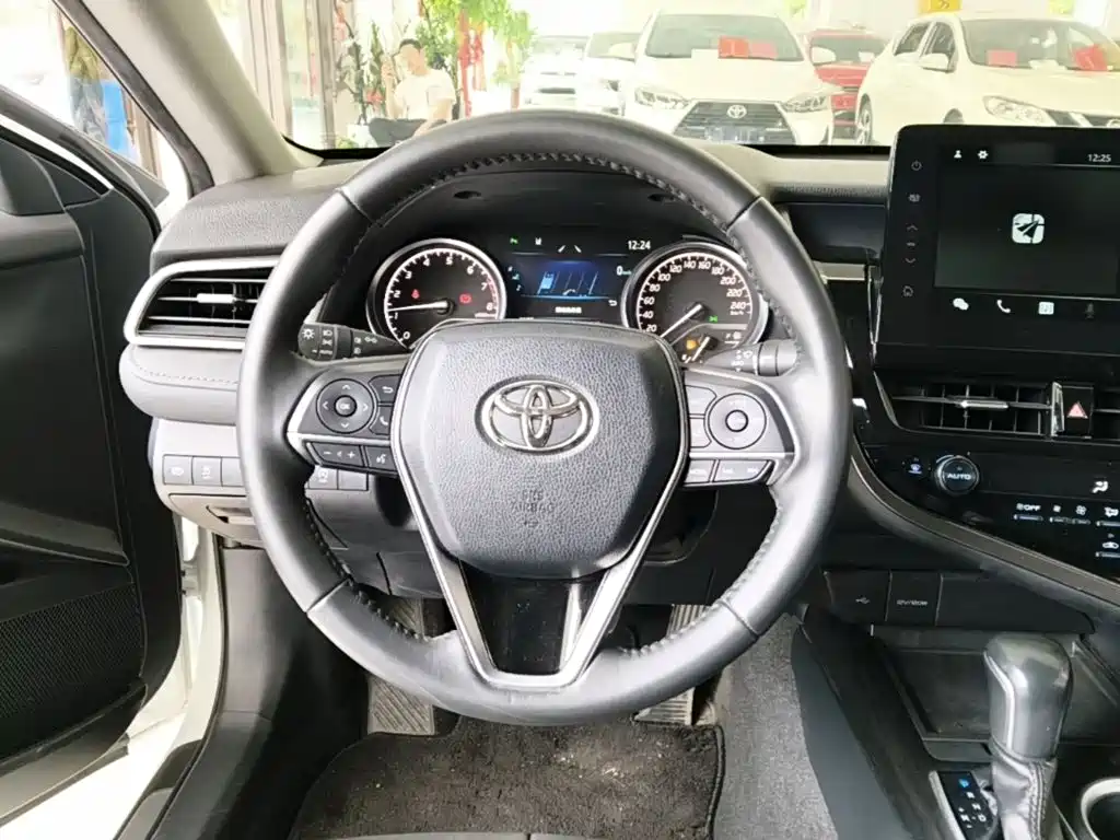 Toyota Camry 2023 — фото 11