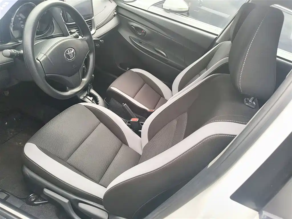 Toyota Yaris L 2020 — фото 15