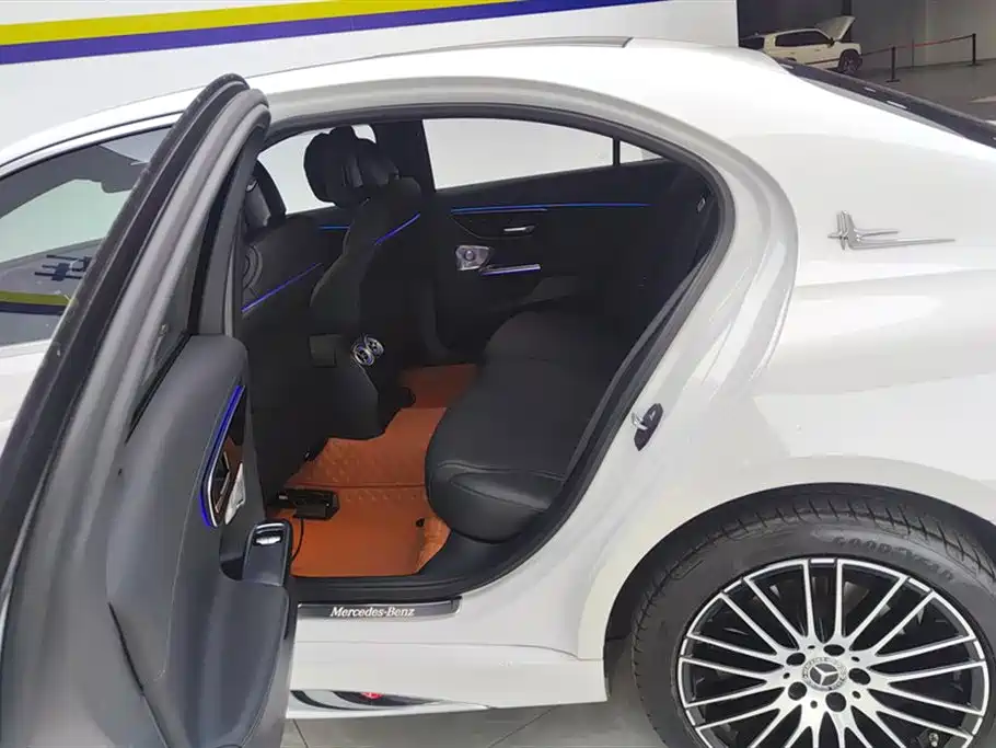 Mercedes-Benz C-Class 2023 — фото 11
