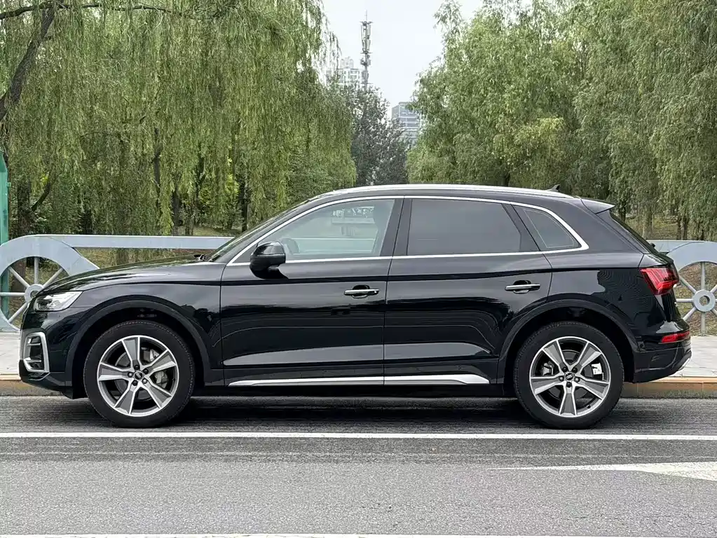 Audi Q5L 2022 — фото 15