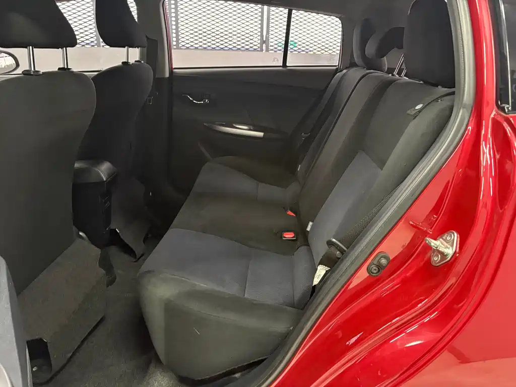 Toyota Yaris L 2016 — фото 8