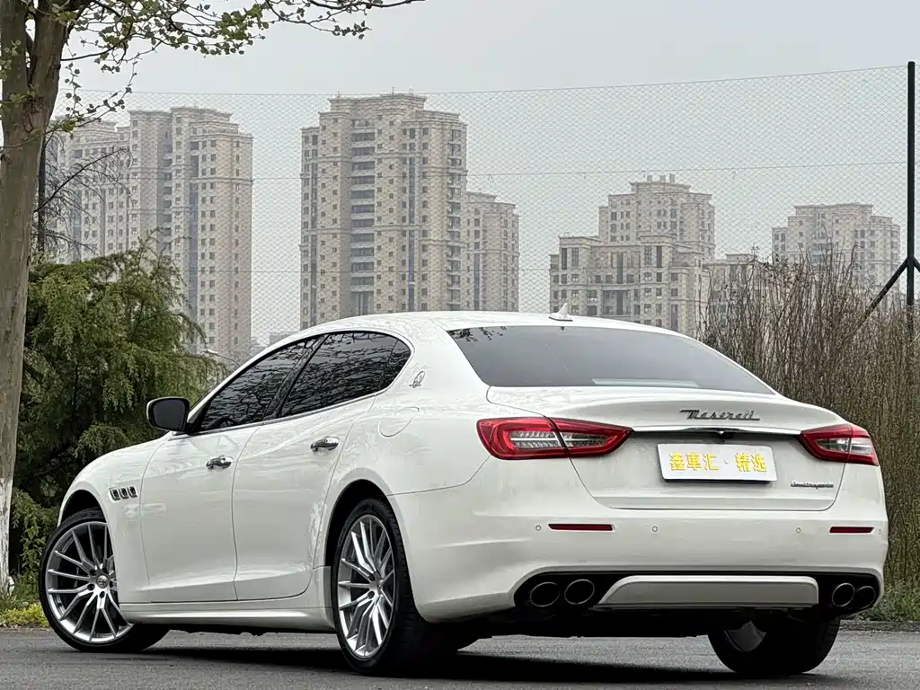 Maserati Quattroporte 2017 — фото 10
