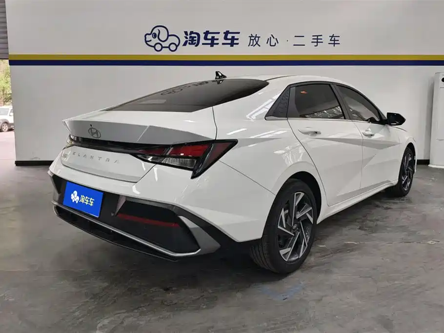 Hyundai Elantra 2025 — фото 3